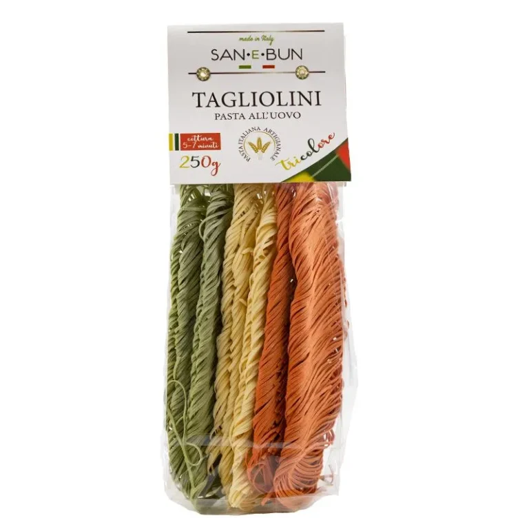 makaron jajeczny tagliolini trójkolorowy w foliowym opakowaniu
